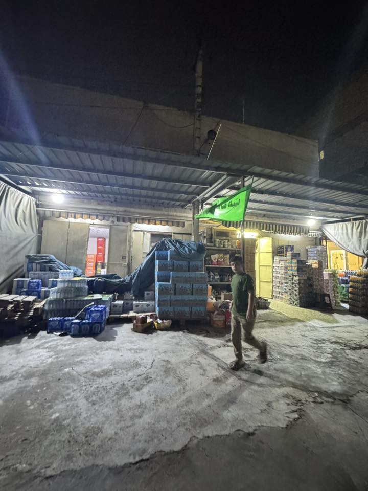 ⸻

📢 للبيع عقار مميز (موقع تجاري)

🏡 الموقع: قرب كنيسة مريم العذراء
📍 مجاور مجمع الزهراء الطبي

📐 المساحة الكلية: 337 متر مربع
✔️ قابل للبيع بالكامل أو نصف العقار

🔹 نصف العقار: 168 متر مربع (قابل للتقسيم)

🏢 التفاصيل:
 • يحتوي على 4 محلات تجارية
 • 4 شقق سكنية
 • أرضي + طابقين
 • بناء مسلح متين 💪

✨ مناسب للاستثمار (سكن + تجارة) وموقع حيوي جداً

💰 السعر: قابل للتفاوض

📞 للاستفسار والتواصل:
على الرقم التالي: (***********)
