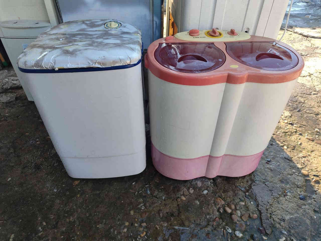 اغراض للبيع كلو نضيف وضع شركه غسالات ثنين وحده بس غسل وحده تنشيف وغسل مجمده 16 قدم فرن كهربائي حجم 36 لتر مستعمل شهرين وتلفزيون جنرال حجم 32 كلو وضع شركه للأستفسار راسلني علخاص او اتصل ***********//***********
