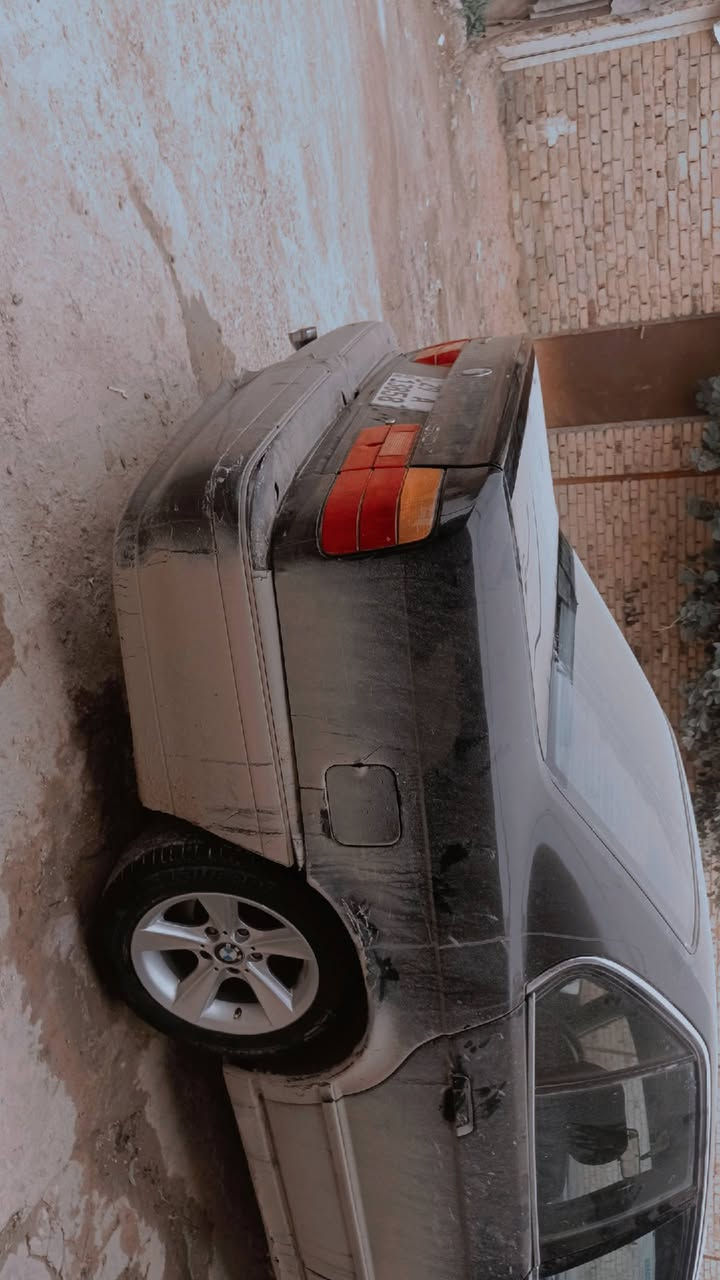 السلام عليكم للبيع بي ام ٥٢٥رقم نكليزي الجديد تحويل نفس اليوم كير اوتو ترايك ٢٠٠من الشمال للبصره عليهاصيانه جديده يرادلها تلحيضات كلش بسيطه مكانها بابل السعر ٣٥وبيها مجال للطيبين  ***********
