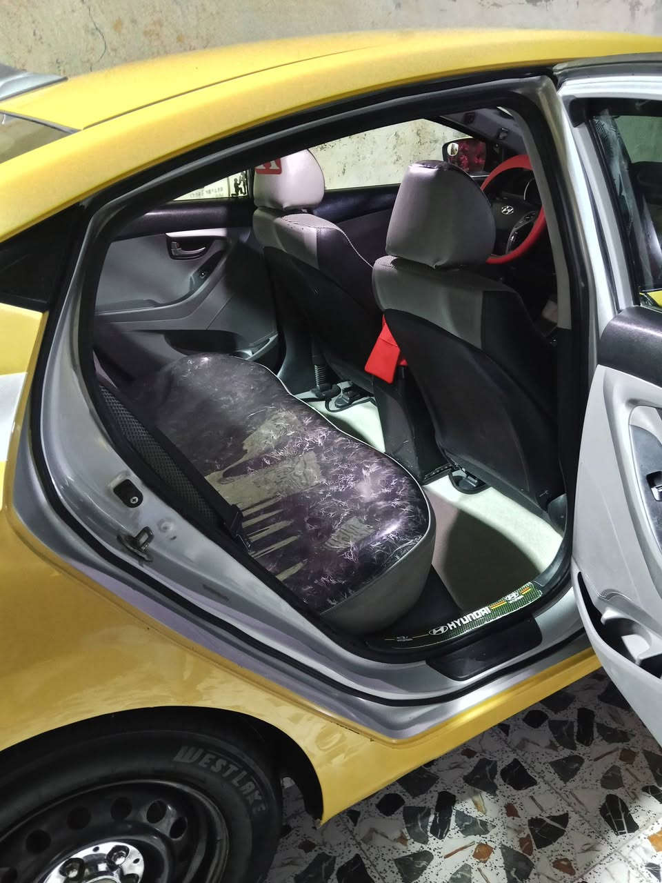 السلام عليكم النترا 2013امريكي حادث جنطه و دو سة جوة باب سايق كير مكينه تبريد دوشمه جديدة تخم تايرمكينه دوش 1800مكان السيارة بغداد اللطيفية حي السلام السعر 90وبي مجال شويه مكلف بل النشر الاستفسار الاتصال على رقم ***********
