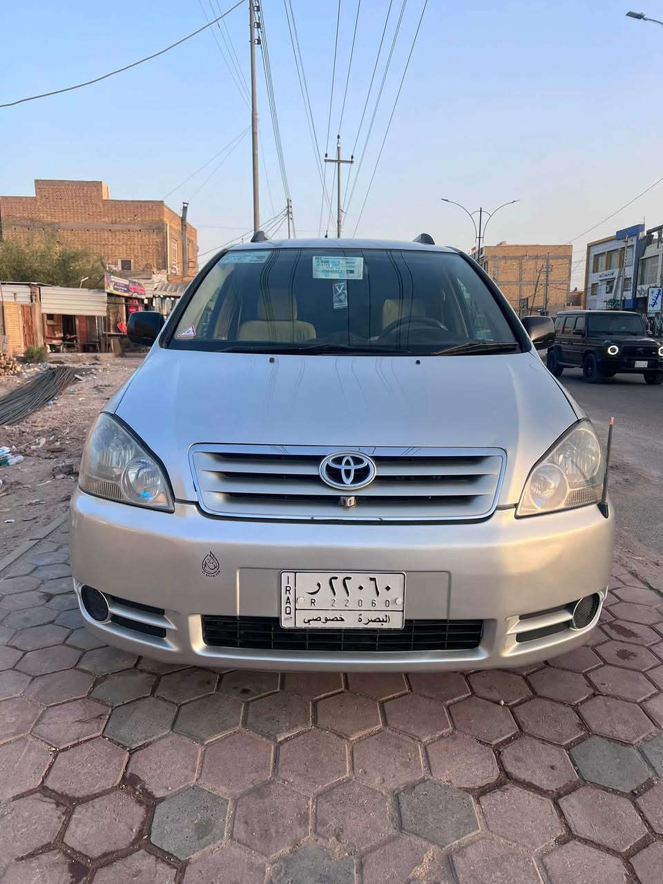 سلام عليكم ابصم موديل 2002 اصل مكفوله من الضربه وصبغ ماعده رشات بصيطه فقط كير محرك جديد كهربائيات كله شغاله مسجل شاشه تاب كامره خلفيه سنتر ريموت 
تبريد 3قطع 7راكب غرف جديده دواخل عسلي 
تخم تاير جديد ويلكب جديد ستيل لايت زنون 
سنويه 2027 مشروع وطني تحويل مباشر 
السعر 115 رقم ت ***********
