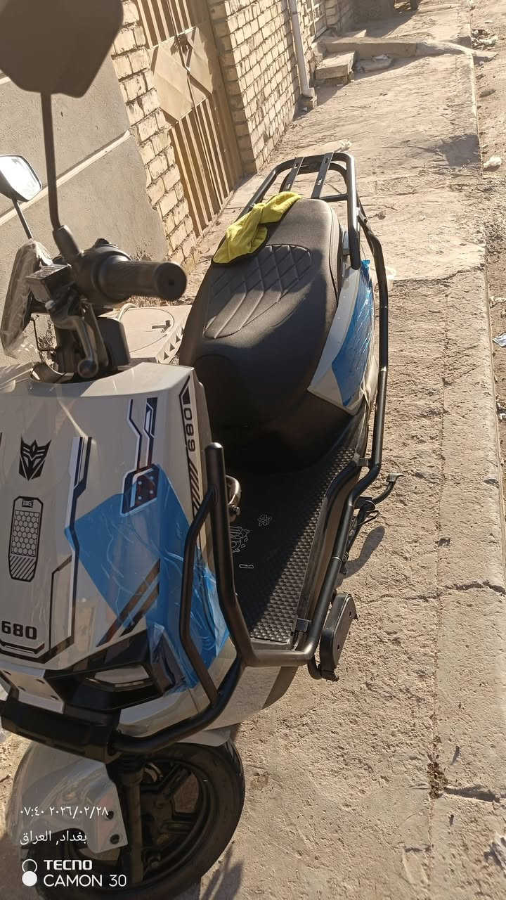 سلام عليكم 
دراجه شحن ام عيون للبيع دراجه لون مميز سمنتي دراجه خير من الله بيه لايات عالي ناصي زنون جديه الدراجه بل جيس صالي تقريب سبوع من فتحته من الكارتون اشاير يمنه يسره دكمه مال سرع تجي ب نضام 3 سرع وياه شاحنه الاصليه و تتكون من 6 باتري و مري ثنين هاذ الرقم للاستفسار/***********
