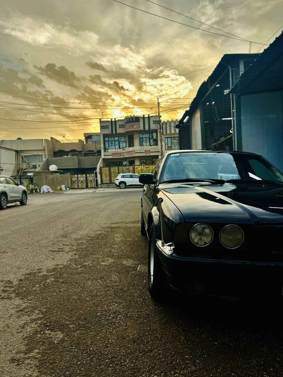 🚘 للبيع BMW 525 موديل 1992

للبيع BMW 525 موديل 1992، لون أسود، بنزين، أوتوماتيك، سيارة نظيفة وجاهزة للاستخدام.

المواصفات:

- محرك 6 سلندر (مسكّر فانوص).
- كير جديد.
- تبريد شغّال ❄️
- كشنات مخملية نظيفة.
- غرفة (داخلية) نظيفة.
- شاشة أندرويد مع كاميرا خلفية.
- رقم إنكليزي / بغداد.
- لا توجد غرامات.
- تحويل مباشر.
- السيارة تعمير عام وبودي نظيف بدون ضربة.
-سياره صارف عليها 
-عنوان بغداد 
-شراي يتواصل ويي اني خادم

💵 السعر: 6,000 دولار (60 ورقة) قابل للتفاوض بالمعقول.

📞 للتواصل: ***********
