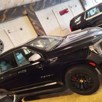 سيارة جي ام سي موديل 2021 SLE اللون اسود صبغ بابتين جاملغ  وبعض الملاح...