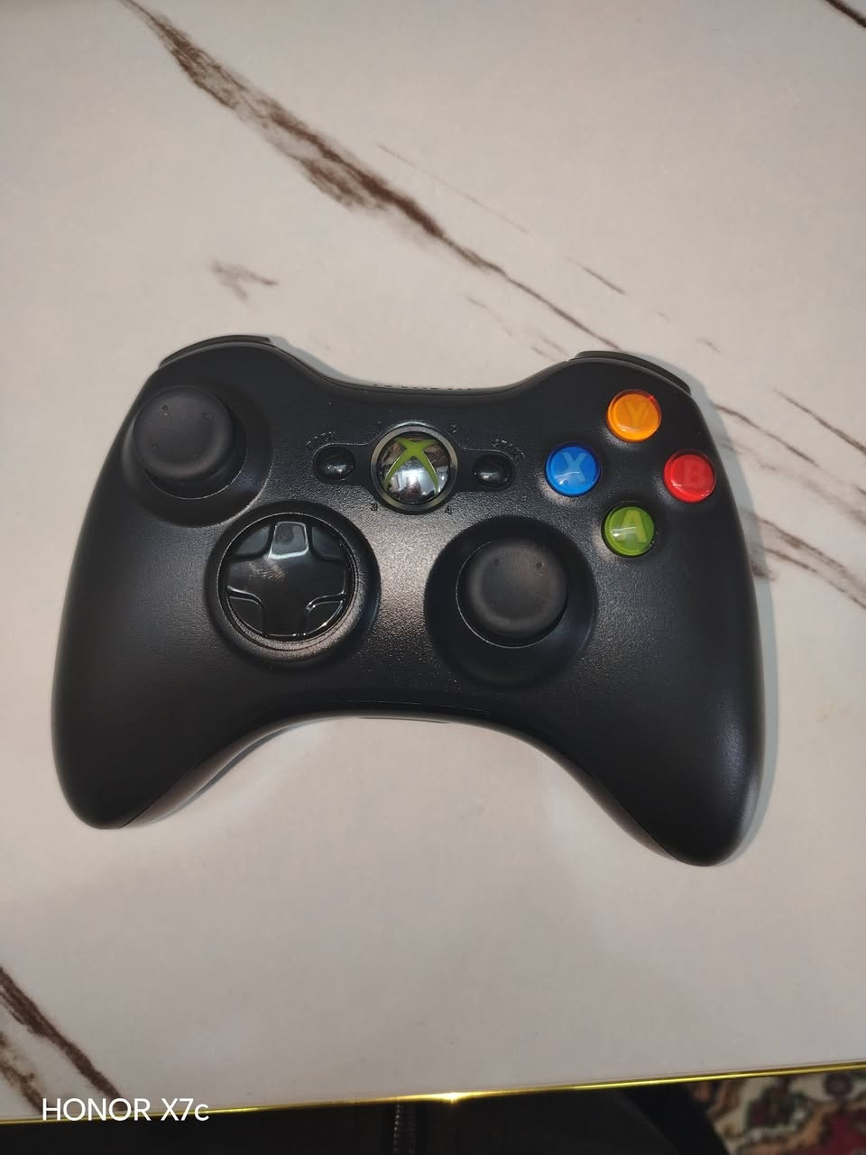 جوستك اكس بوكس 360 نضيفه طك كارتونه فقط ملعوب بيه مره سعر ٢٠ الف مكاني بغداد الكاظمية شارع المحيط فندق العرش رقم الجوال ***********
