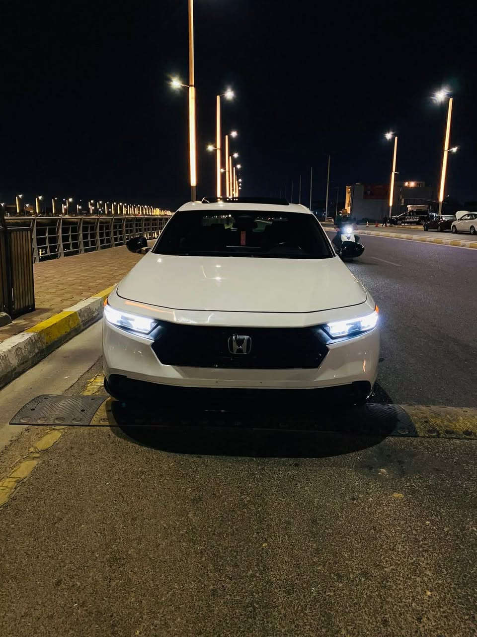 السلام عليكم 
هوندا اكورد 2023 
حادث قطعتين كلير + بنيد مبدل
مواصفات فول 
ماشيه 50 الف
لون ابيض
شاشه كبيره 
كامره دواره
تحكم ستيرن
شفتات ستيرن
لد امامي 
لد خلفي
اشاير مري
لايت زنون 
تحديد مسار
مثبت سرعه
وقوف ذاتي
مانع اصتدام
شاشه دجتل
تبريد قطعتين
محرك 2000 
رادار جانبي
رادار امامي
كشنات كهرباء
تدفئة كشنات
ثلاثه انظمه قياده
فتحة سقف سلايت
بصمة ابواب 
بصمه تشغيل عن بعد
للاستفسار الاتصال 
***********
