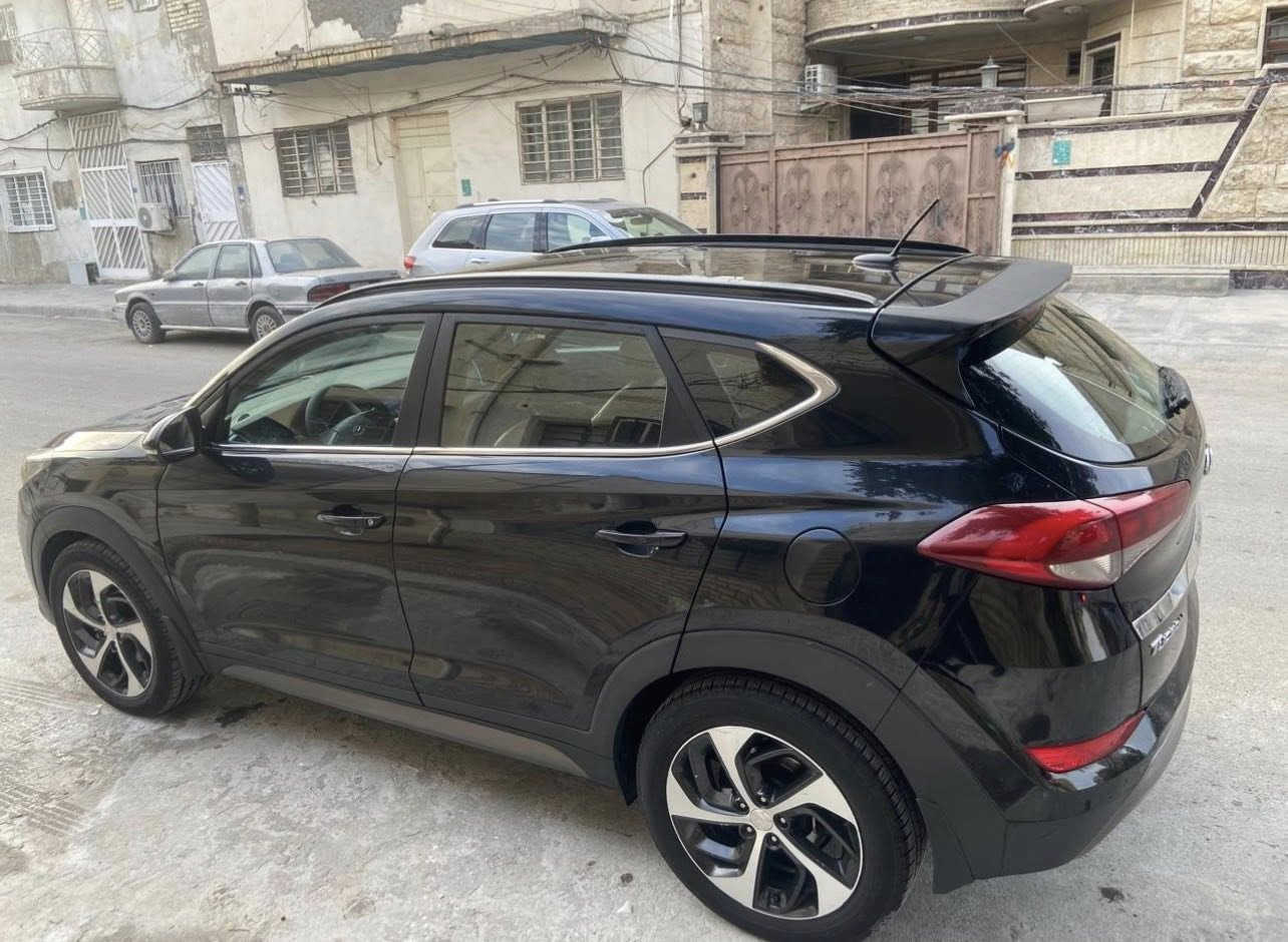 السلام عليكم عندي توسان 2017 خليجي السيارة كفاله من الضربه عدا جاملغ صبغ بدون دواخل سيارة جديده بمعنى الكلمه تحويل وكاله مجاني السيارة فول مواصفات 1/1 
محرك 2400
فور ويل 
بصمة 
بانوراما 
كشنات جلد 
حساسات 
شاشه
كاميرا 
وباقي المواصفات المعروفه للفول 
مكانها بغداد
السسسسعر 157$
للاتصال ***********
