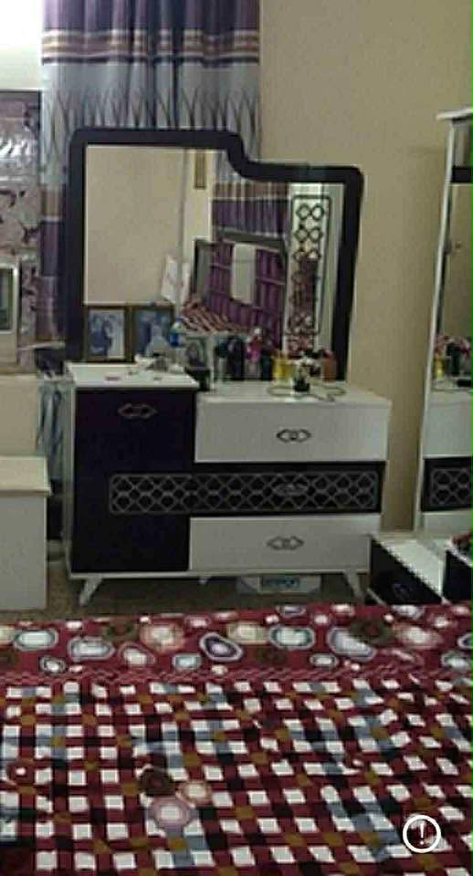 غرفة نوم للبيع نظيفة جداً السعر ٦٠٠ وبيها مجال
***********
