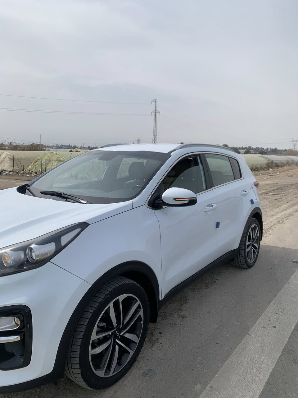 السلام عليكم للبيع سبورتج2020خليجي كفاله من صبغ وتبديل بيهه مكان بارد واحد على كد شبرين فقط مواصفات بيسك 
سياره جاهزه مجهزه مابيهه اي نقص 
رقم بغداد الجديد الدولي. هزه وسنويه كله جاهز وجديد بسمي
ماشيه 87حقيقي تدك. جرس بل 120 
السعر 189 وبيها مجال حك الجيه. 
الرقم ***********
