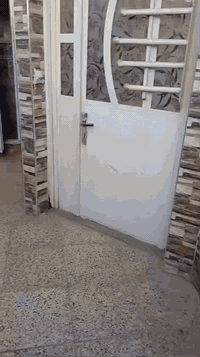 بيت للايجار 100متر طابق. واحد 
الحسينيه الراشديه شارع مقابل جامع الشهيد رائد قرب مدرسه احمد راضي  غير متواجد ع الفيس للاستفسار اتصال ع الرقم 
***********
