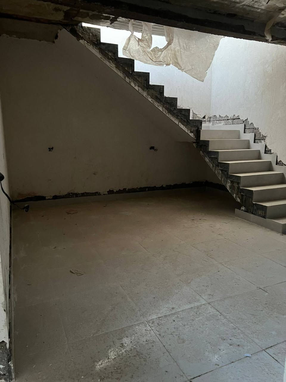 هيكل متكامل للبيع 
موقع راسان ستي 

مساحة : 200 m 
***********
