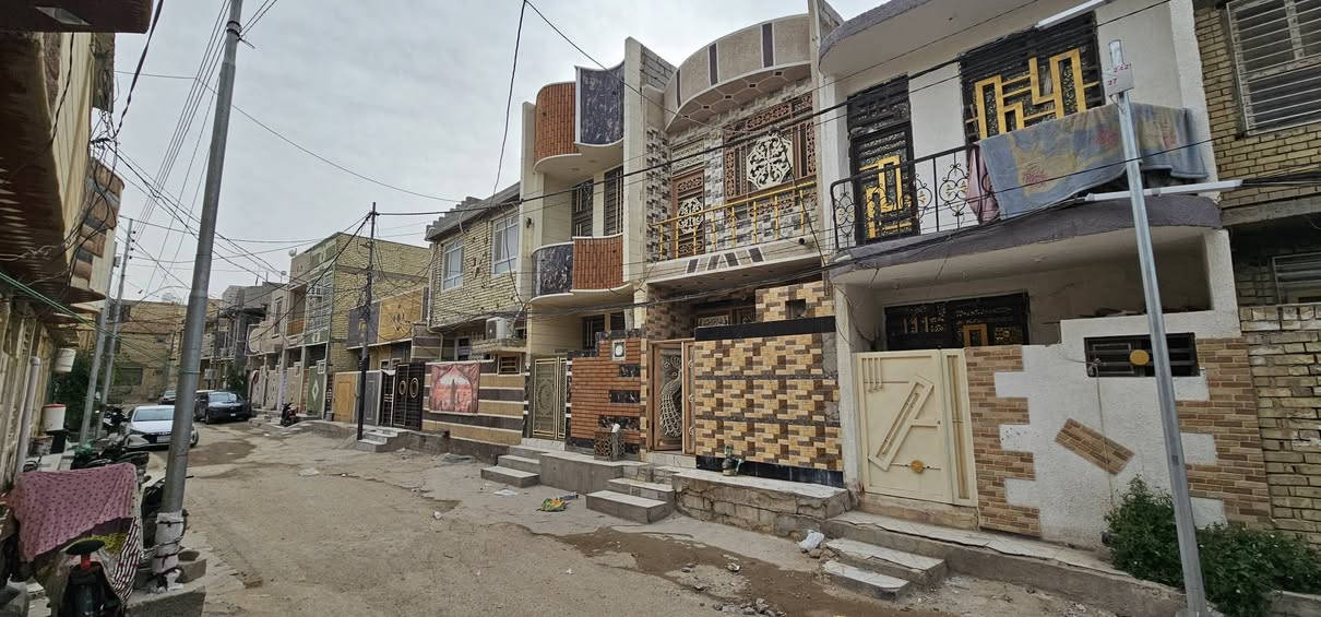 أهلا وسهلا بكم متابعينا الكرام... الملاك للعقارات كربلاء ..

🏠 بيت المساحة 50 م طابق ونص بناء بلوك كله سيراميك وسقف ثانوي 
الطابق الأرضي 》 طارمة و صحيات خارجية وإستقبال وصالة ومطبخ وصحيات داخلية ومنور 
الطابق الأول 》غرفة نوم كبيرة وصحيات وسطح صغير وصالة صغيرة وبلكونه 
💥 البناء حديث البيت محتاج فقط أجهزة كهربائية للأنارة 
🎬 يوجد فيديوا بالتعلقيات يوضح كلشي 
💲 السعر #73_مليون 

💥 العنوان// كربلاء _ حي الأمام علي ع _ مقابيل مستشفى الكفيل التخصصي _ يبعد 3 كيلو عن الإمامين عليهم السلام يصلح سكن أو حسينية للزوار بالقرب من الحولي أبو مهدي المهندس 

للأستعلام والأستفسار:

☎️ ***********          ☎️ ***********
                  محمد أبو ملاك الحسناوي
