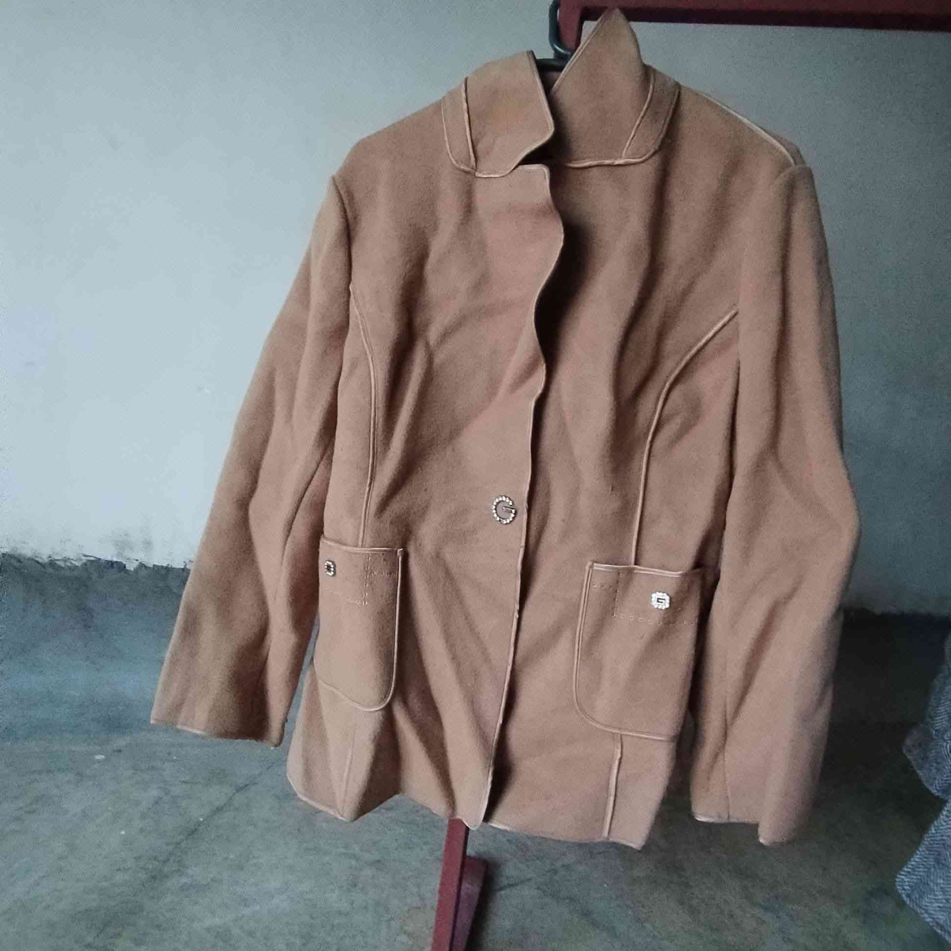 الحمدُ لله أولًا وآخرًا، وبتوفيقه نبدأ خطوة جديدة من قرية الزرارية.
محل ملابس نسائية وأطفال و رجاليه ، اختيارُه قائم على البساطة والراحة قبل كل شيء، وذوق يناسب الاستعمال اليومي ويقارب احتياج الناس.
حرصنا أن تكون القطع مناسبة للجميع، بأسعار واضحة وثابتة، بعيدًا عن التكلّف.
الموقع: قرية الزرارية –  قرب مدرسه ابن مسعود 
كوت النسائية بسعر 4000 دينار، وملابس الأطفال بسعر 3000 دينار.أو قطعتين 5000
جاكيت رجالي 4000
تراك 5000


**إذا كنت صاحب هذا الإعلان وتريد حذفه لأي سبب، رجاءا أرسل رسالة إلى الدعم الفني**