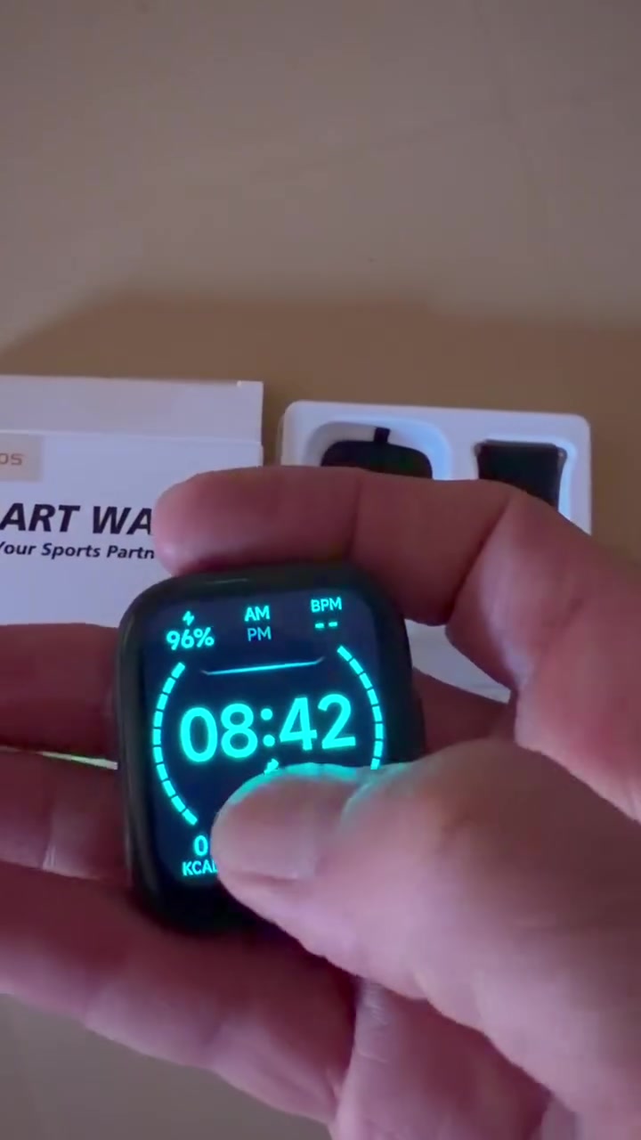 ساعة 

15 الف 

شامل توصيل 

تتوفر كميه 
سعره Tassos Smart Watch (المعروفة بشعار Your Sports Partner الظاهر على العلبة) هي ساعة ذكية اقتصادية تأتي بتصميم مربع مستوحى من الساعات الذكية الشهيرة. [1, 2, 3] 
إليك أبرز التفاصيل والمواصفات العامة المتوقعة لهذه الفئة من الساعات الرياضية:
## 📺 الشاشة والتصميم

* الشاشة: شاشة ملونة تعمل بكامل اللمس بمقاس تقريبي يتراوح بين 1.8 إلى 1.9 بوصة.
* الهيكل: تأتي بهيكل مربع الشكل باللون الذهبي الوردي (Rose Gold) كما هو واضح في العلب السفلية، مع زر جانبي ميكانيكي للتحكم بالواجهات.
* الخلفيات: إمكانية تغيير وتخصيص خلفيات الشاشة عبر التطبيق الخاص بها. [4, 5, 6, 7] 

## 📞 الاتصال والوظائف الذكية

* مكالمات البلوتوث: تدعم إجراء واستقبال المكالمات مباشرة من الساعة بفضل احتوائها على ميكروفون ومكبر صوت مدمجين.
* الإشعارات: استقبال التنبيهات والرسائل من تطبيقات التواصل الاجتماعي (مثل واتساب، وفيسبوك) والرسائل النصية القصيرة.
* التحكم عن بُعد: ميزات إضافية مثل التحكم في الموسيقى والتقاط الصور عبر كاميرا الهاتف. [4, 5, 8, 9, 10] 

## 🏃‍♂️ اللياقة البدنية والأنشطة الرياضية

* المستشعرات الصحية: توفر قراءات تقديرية لمعدل ضربات القلب، ونسبة الأكسجين في الدم (SpO2)، ومراقبة جودة النوم. (ملاحظة: هذه القياسات للاسترشاد الرياضي واليومي فقط ولا تعتمد كبديل للأجهزة الطبية).
* الأنماط الرياضية: تتبع التمارين المختلفة مثل المشي، الجري، ركوب الدراجات، وحساب السعرات الحرارية المستهلكة وعدد الخطوات. [4, 9, 10] 

## 🔋 البطارية والتوافق

* البطارية: تدوم عادةً من 3 إلى 7 أيام من الاستخدام العادي بشحنة واحدة.
* التوافق: متوافقة مع الهواتف الذكية التي تعمل بنظامي Android و iOS عن طريق ربطها عبر البلوتوث وتطبيقها المخصص.
* مقاومة الماء: مقاومة لرذاذ الماء والتعرق أثناء ممارسة الرياضة وغسيل الأيدي (بمعيار IP67 أو IP68 في الغالب). [4, 5, 9, 11] 

إذا كنت بحاجة إلى المساعدة في معرفة اسم التطبيق الخاص بها لتشغيلها أو طريقة ربطها بالهاتف، يسعدني مساعدتك في ذلك!

[1] [https://arabic.alibaba.com](https://arabic.alibaba.com/product-detail/VP19-Pro-Smartwatch-4G-2-13inch-1601655717010.html)
[2] [https://www.ebay.com](https://www.ebay.com/itm/267431836798)
[3] [https://www.youtube.com](https://www.youtube.com/watch?v=Y1p0tr0cw3E)
[4] [https://www.amazon.com](https://www.amazon.com/TOZO-Android-Fitness-Bluetooth-Waterproof/dp/B0F3HRDQV3)
[5] [https://www.amazon.com](https://www.amazon.com/Battery-Touchsreen-Bluetooth-Fitness-Water-Resistance/dp/B0FGCW2VCM)
[6] [https://www.instagram.com](https://www.instagram.com/reel/DX4Zq08tx-L/)
[7] [https://www.youtube.com](https://www.youtube.com/watch?v=ppjL818GKUA)
[8] [https://www.cazasouq.com](https://www.cazasouq.com/smart-watch)
[9] [https://www.tozostore.com](https://www.tozostore.com/products/s7-smartwatch)
[10] [https://www.bestbuy.com](https://www.bestbuy.com/product/tozo-smart-watch-for-men-women-amoled-screen-10-day-battery-100-sport-mode-health-sleep-calls-text-3atm-ios-android-black-2026/CZT87X252F)
[11] [https://us.smartprix.com](https://us.smartprix.com/smartwatches/tozo-s6-smartwatch-ppd1q9mnqnpe)


**إذا كنت صاحب هذا الإعلان وتريد حذفه لأي سبب، رجاءا أرسل رسالة إلى الدعم الفني**