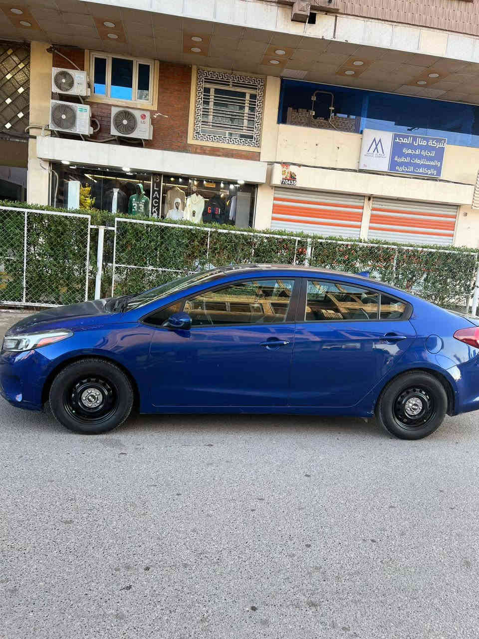 السلام عليكم فورتي موديل 17 وارد امريكي السياره حلوه ونظيفه اي نقص ما بيها فقط جراد بل بنيد مثل ما واضح بالصوره محرك 2000 دوش السعر 118 وبيها مجال بسيط مكاني بغداد *********** رقم للاستفسار
