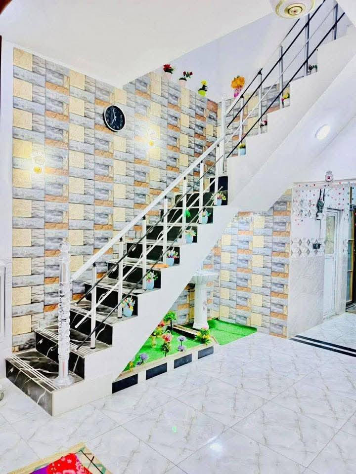 384
دار للرهن (100 متر) حي النداء 
 مجمع بيتي الثاني قرب المولده
السعر الرهن 15 مليون
يحتوي على طابق واحد 
 غرفه  مطبخ   صاله   استقبال
ـــــــــــــــــــــــــــــــــــــــــــــــــــــــ
بيت فول نضافه جديد
مدة الرهن سنه وقابل للتجديد***********
