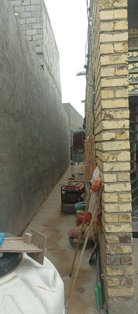 منزل للبيع في المحاويل حي السلام قرب مدرسة الفاو الابتدائية المساحة 300 متر طابو زراعي سند 25 بناء حديث عام 2025 توجد كافة الخدمات ماء كهرباء مولد المنكقة ذهبي السعر 55 قابل  للتفاوض باقي التفاصيل يرجى الإتصال على الرقم التالي واتساب *********** و اتصال ***********
