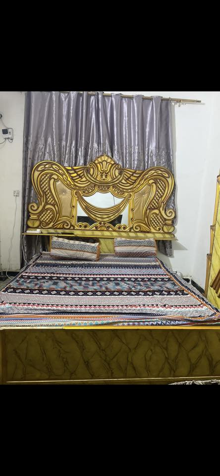 السلام عليكم ،غرفه نوم صاج عراقي  ملحق لون مميز استخدام شخصي نفر واحد نضيفه كلش السعر ٦٥٠الف المكان مدينه الصدر 
***********
