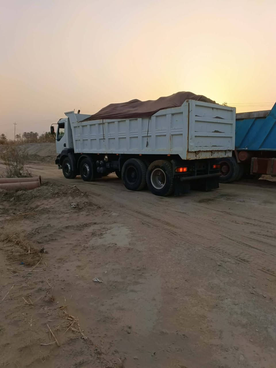 السلام عليكم رينو قلاب ومحركموديل 2000 سياره مكفول من كير  وشاصي   حجم محرك 385 بم ونوزل سيارة خير من الله  جازه للشغل اني مكلف بل نشر  رقم صاحب سيارة  ابو وسام ***********@@@***********
