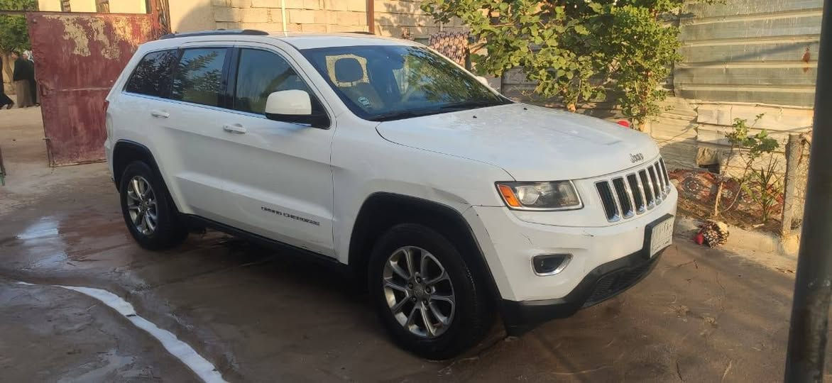 السلام عليكم سياره للبيع جيب شيروكي 2017 سياره كفاله سياره جاهزه تخم تاير اين نقص ماا خير من الله مكان السياره بصره السعر 178 
***********
