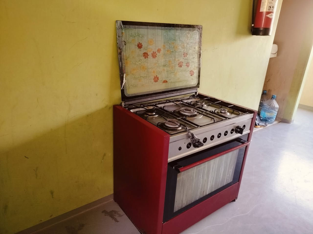 ثلاجة وطباخ للبيع ***********
