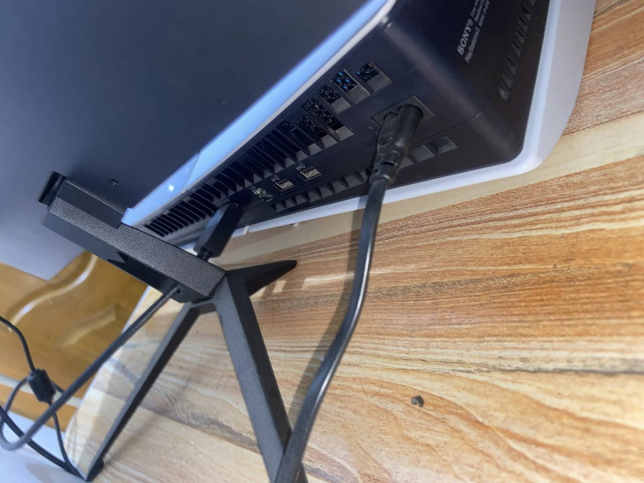 سلام عليكم بلي5 سلم 1 تيرا البلي جديد بمعنى الكلمه استعمال بسيط كلش وكامل ملحقات . مراوس بـ اكس بوكس سيريس اكس راس براس 
ملاحضه: مراوس فقط ما ابيع والبلي بدون اقراص ولا العاب
مكاني البصره العشار 
رقمي ***********
