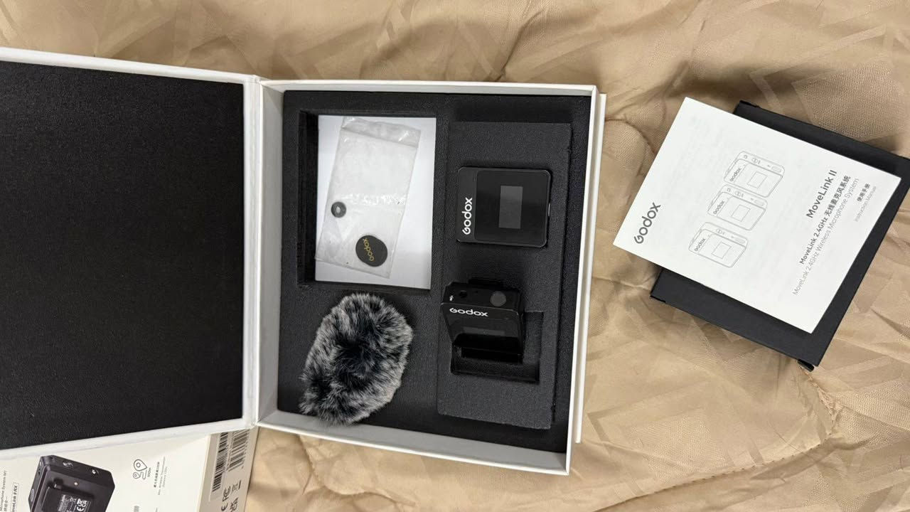 سلام عليكم
مايك من شركة كودوكس
مايك احترافي تكدر تستعملة للكاميرا والتليفون

ملحقاته :
فروة المايك ينطيك عزل اقوى
مدخلين واحد للكاميرا وواحد للتليفون
كيبلين تايبسي للشحن
و كيبل مايك ثانوي

"المايك متحدث واحد"

سعرة ٩٥،٠٠٠
للتواصل على رقم ***********
