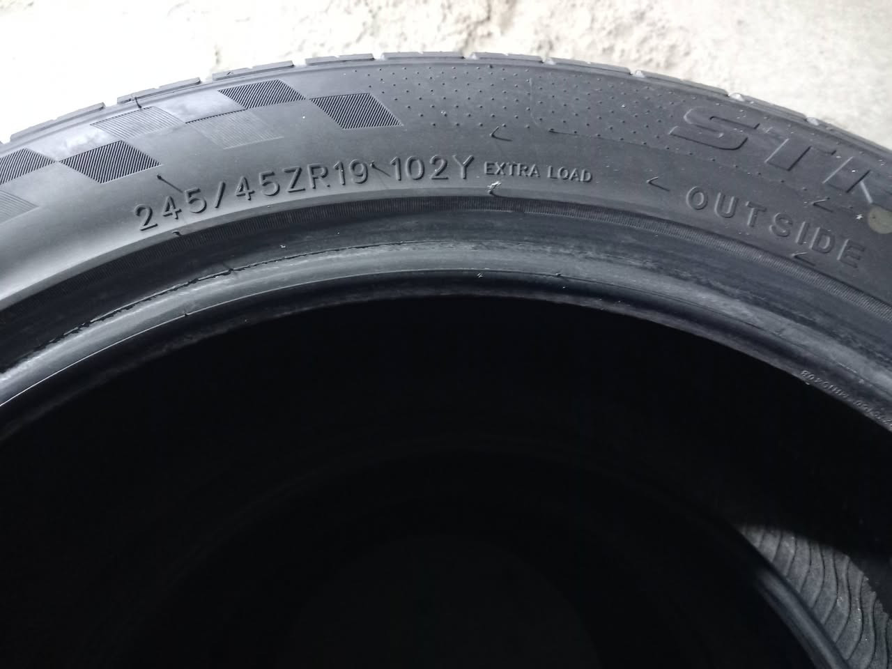 السلام عليكم... 4 تايرات(توسان..سبورتج) حجم 245/45/19 انتاج 2025 استعمال قليل 
سعر التخم:140 الف مع التبديل و البلنص 
العنوان:بغداد الجديده
للاتصال:***********
