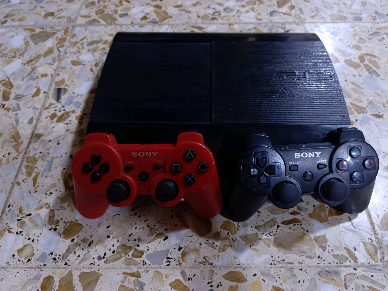 بلي 3 سوبر سلم هين كامل ملحقات و ثنين يدات و هارد داخلي 280 GB و هارد خارجي 380 GB 
العاب و نضام مكاتب و وياه حساب اونلاين 
العاب البي 
Call of duty modern warfare 4

Call of duty modern warfare 2 

Call of duty black ops 1 

Call of duty ghost 

Call of duty black ops 2 

Battlefield 4 

GOD OF WAR Collection

GOD OF WAR III

Dark souls 1

Dark Siders 2

GTA V
 
GTA SA

Saint row IV

Hotline Miami 1

و بعد بي نضام كاتب وحده اسمه زيكو ستور و وحده اسمه فيديو ستور كل مكتبه بيه 15000 لعبه بلي 1 و العاب بلي 2 و العاب بلي 3 كله و حته العاب مال سيكا و العاب قديمه هم موجود نزل و العب البلي سعره 100قفل مكاني الزعفرانية دور الشرطه قرب ماركت احمد السعيدي 

رقمي ***********