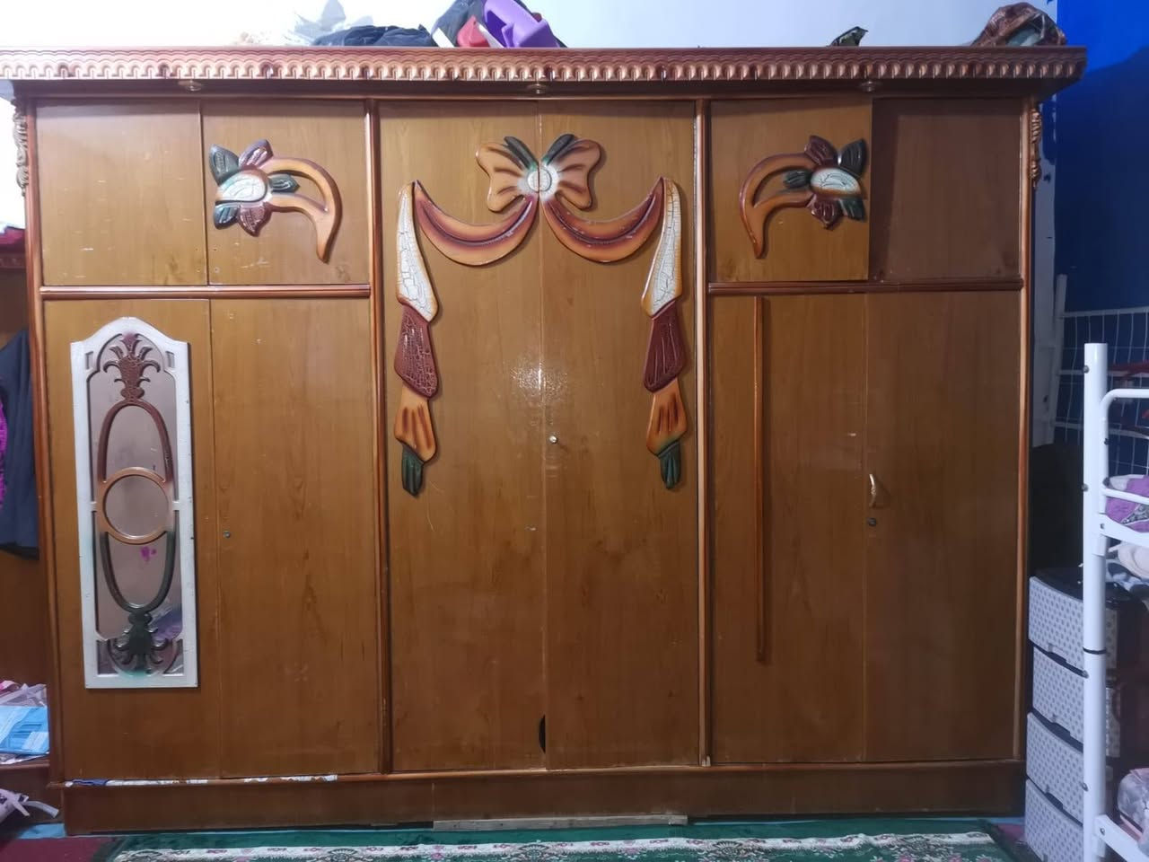 غرفة نوم مستعمله للبيع كامله يحتاجله شغلات بسيطة ***********
