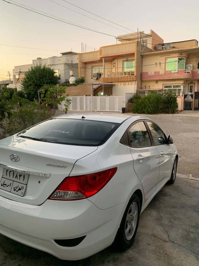 hyundai accent 2012 
شاشە ئایپاد و کامێرا ،گێڕ تۆماتیک و عادی ،eco , ڤۆلیۆمی سوکان ،پێنج ویل کەپ،پێنج بالیف، چوار جام کارەبا . بێ بۆیاغە یەک ساردی هەیە لەگەڵ قۆپێک لە دۆسەی سەکنی هەیە کەمێک وردە بەرد لە بۆنیتەکەی هەیە گێڕ و مەکینەی بێ عەیبە مەکینەی نەکراوەتەوە  180000km ڕۆیشتووە،هەزەی نوێیە بەناوی خۆمە ،سعر95 معامەلە 
شوێن:کۆیە 
ژمارە مۆبایل: *********** كويسينجاك, أربيل
