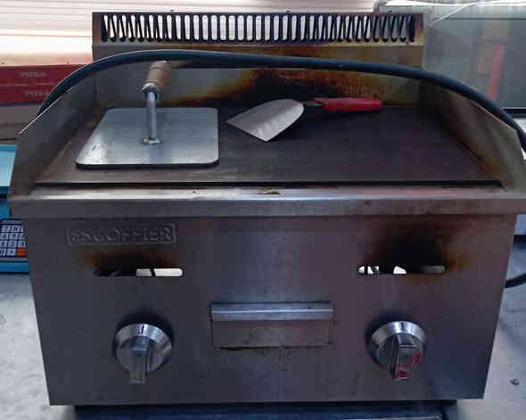 أغراض محل ماكولات للبيع في كربلاء مجمع السلام مقابل علوة الحر للتواصل ***********
