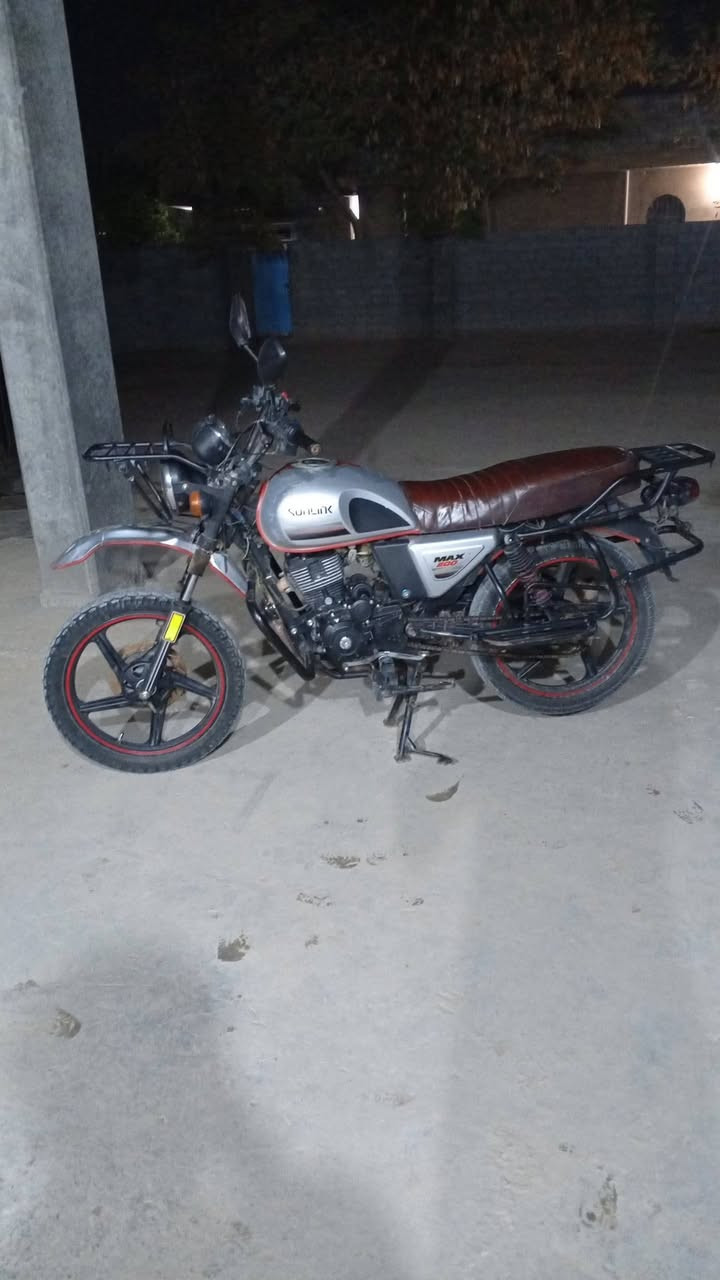 سلام عليكم دراجة دياون للبيع محرك 200 بدون اورق مكفول من كلشي السعر 800وبي مجال سكن فلوجه *********** (***********
