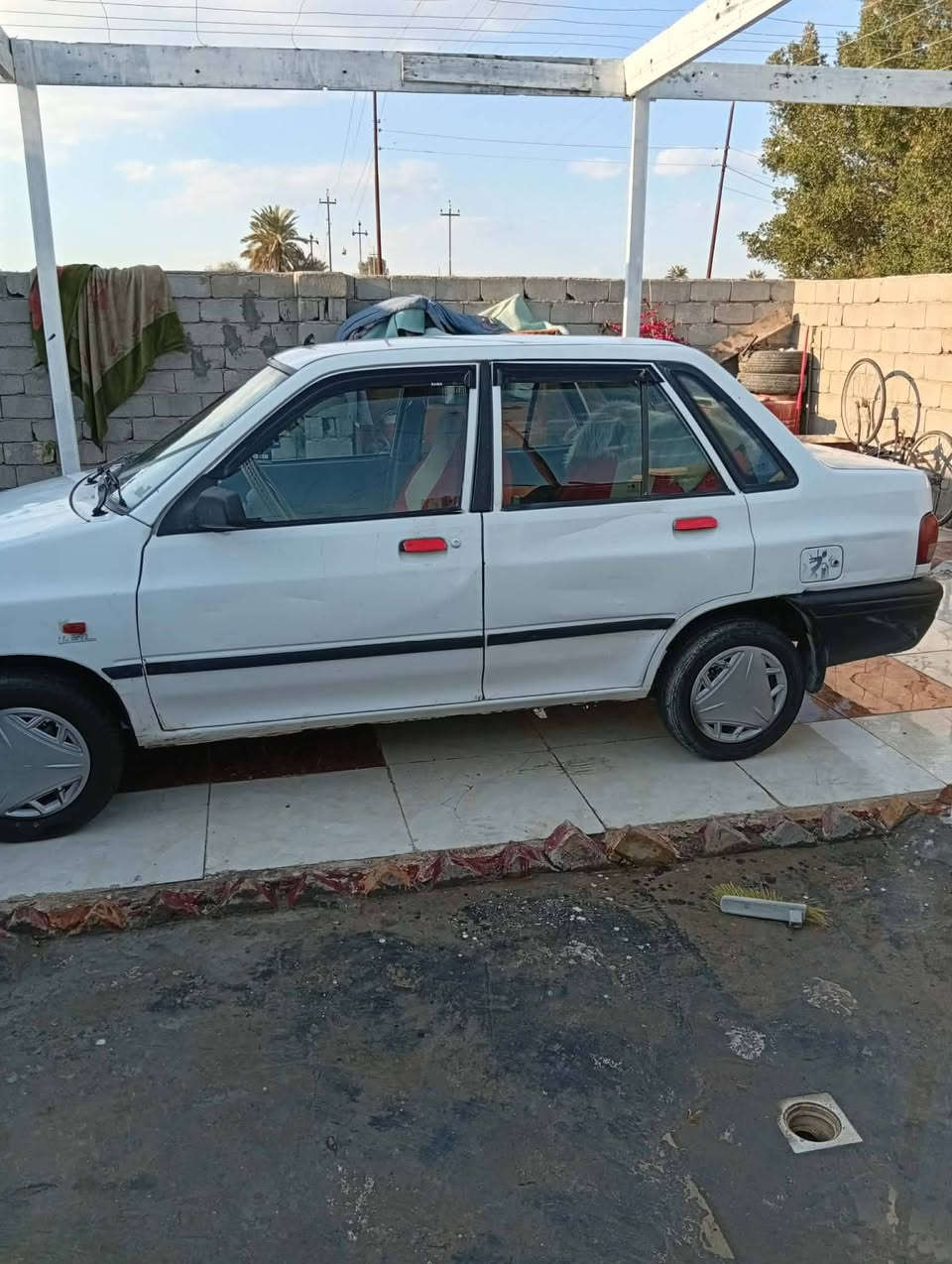 السلام عليكم السياره موديل 2014 مكينه وكير مكفولات والشواصي جدد تخم تاير حداديه كهربائيات كامله من كلشي  تواصل ع رقم ***********
