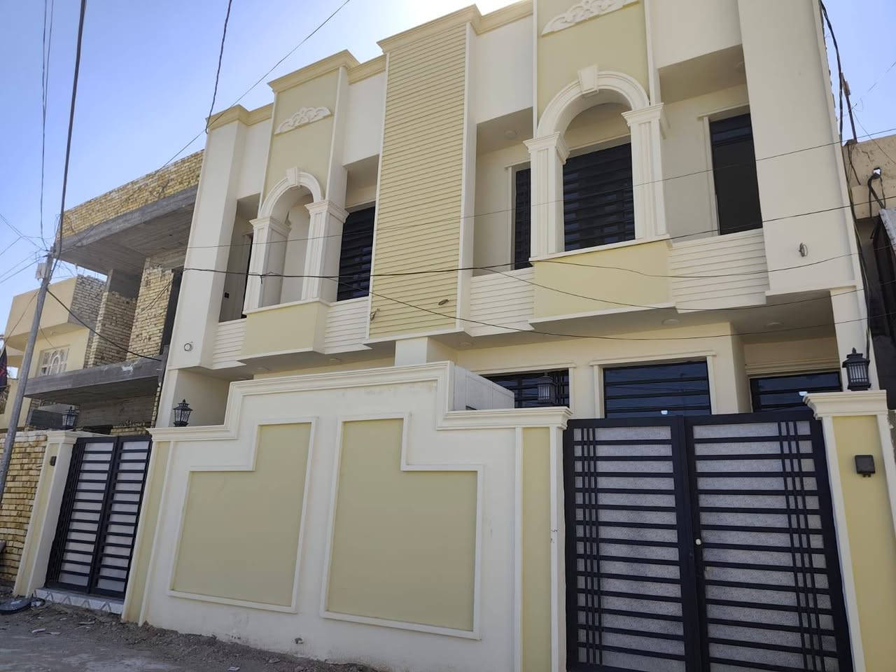 مرحبا مشتملات لبيع بناء حديث من طابقين في الخاجيه قرب السوق الجديد المساحه ١٠٠م الواجه ٥ والنزال ٢٠ الاتصال على الرقم ***********
