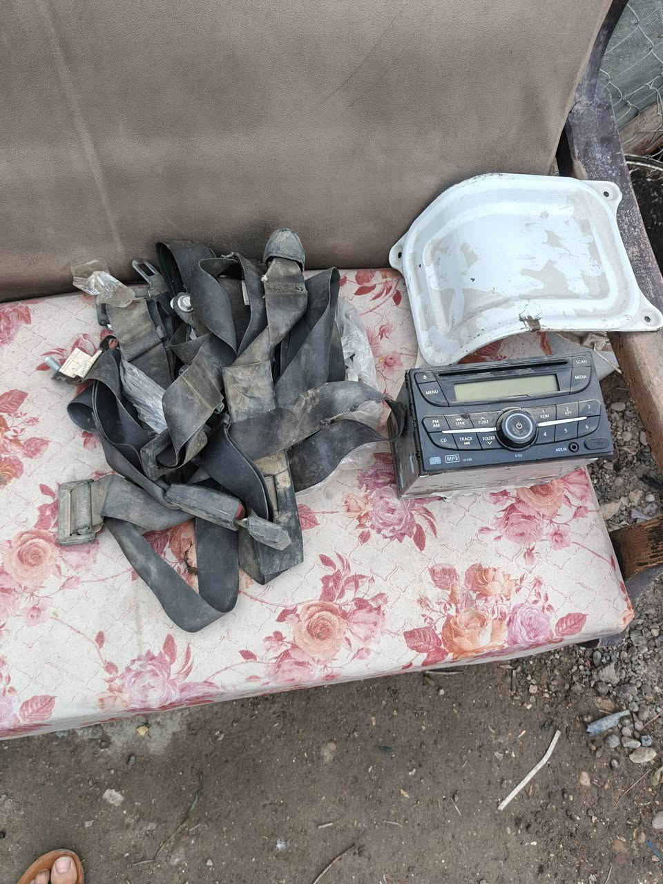 السلام عليكم
غراض نيسان للبيع 
للاستفسار ***********
