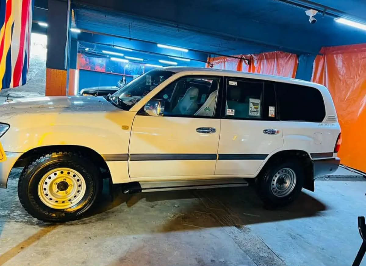 مۆنیکا مۆدێل ٢٠٠٠ پێش ئەکسل سەیارەکە کامل بۆیاخە ڕەقەم و سەنەوی تا ٢٠٣٠ تازەیە تەبرید سارد و گەرم ئیشەکا گێر و مەکینە و ئەکسل و دەبڵ ئەکسلی بەشەرت نرخی ٩٢ گەڵا کەمێ معامەلە     ***********
