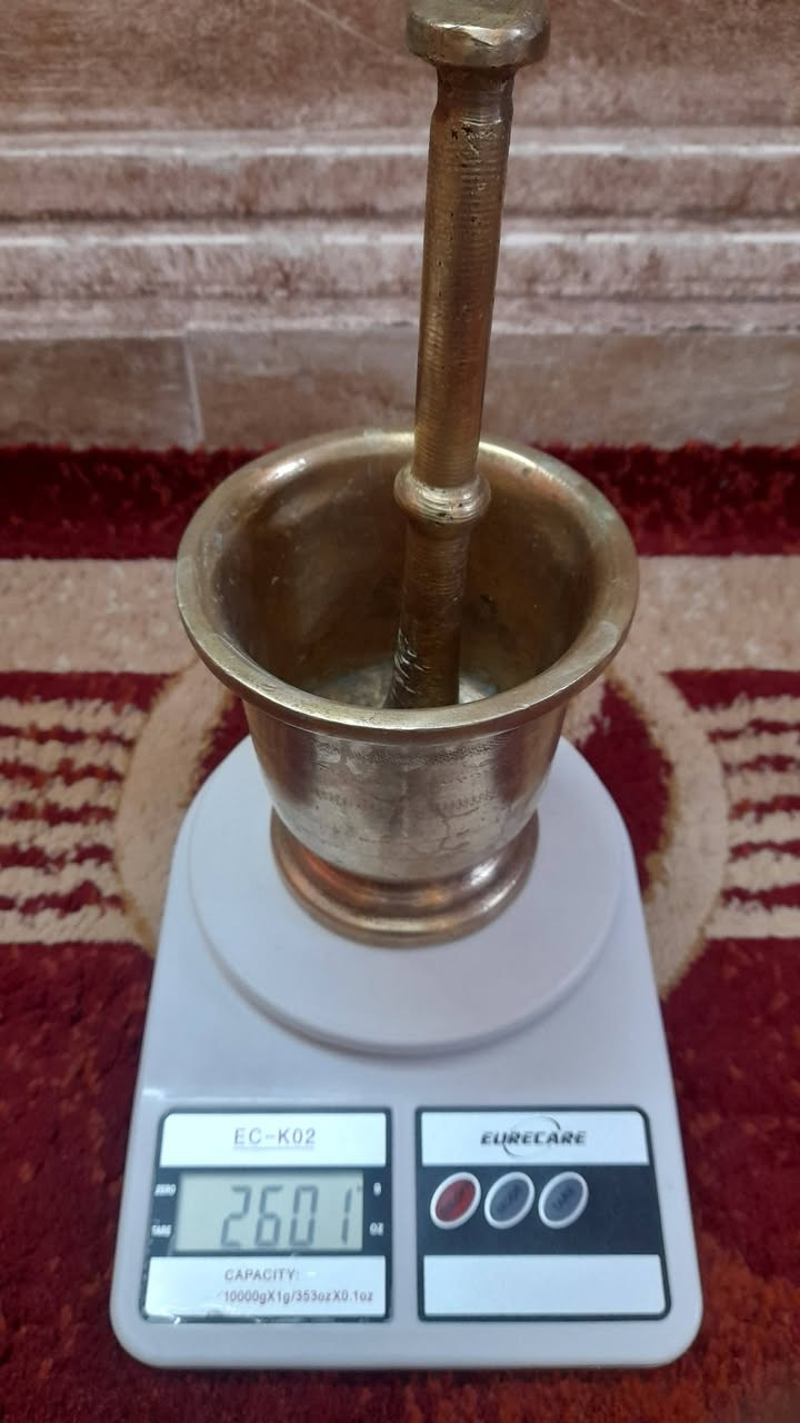 هاون نحاس منقوش 
وزن ٢ كيلو و ٦٠٠غرام 
للاستخدام المنزلي أو للديكور.
السعر:     ٢٧ دينار واصل لباب بيتك 
للتواصل على رسائل الصفحة.
#الجميع_هاون_مدق_هاونات_انتيكا_هدايا_مزهرية_فازات_أدوات_منزلية_نحاس_نحاسيات


**إذا كنت صاحب هذا الإعلان وتريد حذفه لأي سبب، رجاءا أرسل رسالة إلى الدعم الفني**