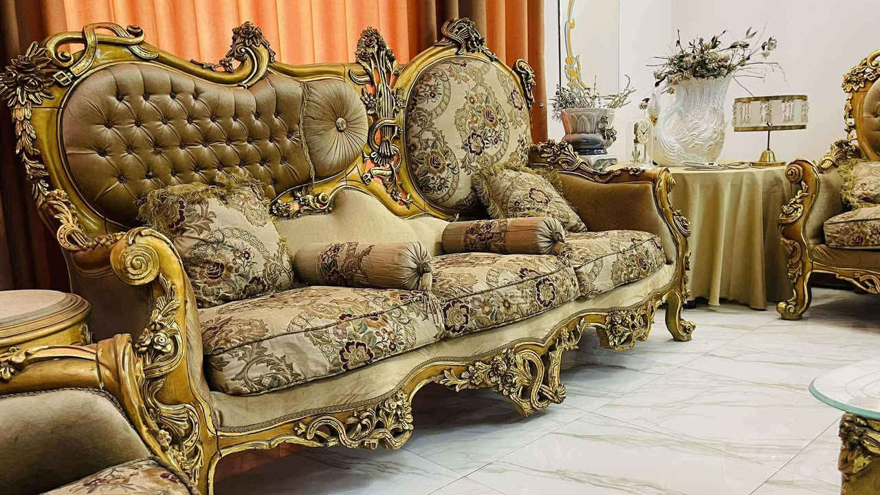 ‎للبيع تخم طراز ملكي مصري ضخم وراقي جداً 
 يتكون من قنفة عدد 2 وكراسي عدد 4 وسيت طبلات عدد 2 وميز التخم نضيف جداً بحالة ممتازة


**إذا كنت صاحب هذا الإعلان وتريد حذفه لأي سبب، رجاءا أرسل رسالة إلى الدعم الفني**