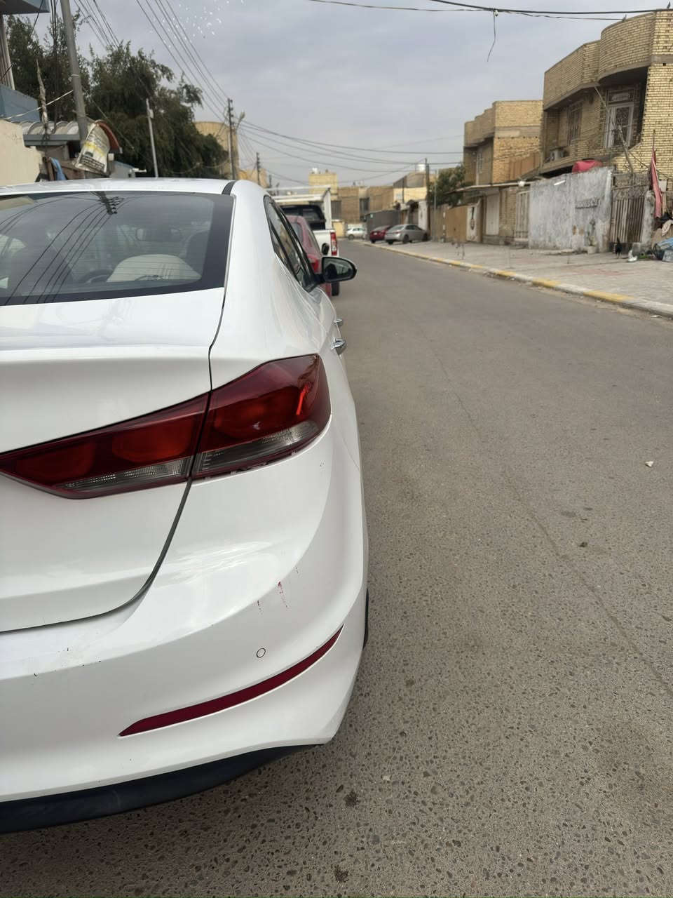 السلام عليكم
النترا ٢٠١٨ خليجي ماشية ١٢٥ الف كيلو فول مواصفات عدا البصمة محرك ٢٠٠٠ دوش بيها صبغ بلباب وبارد بمكانات ثانية موضحة بلسونار 
فتحة سقف 
مري شفط 
شاشة 
حساس 
كاميرا خلفية دوارة 
تحكم ستيرن 
٣ وضعيات قيادة 

السعر ١٦٢ وبي مجال 
*********** 
واتس او اتصال
