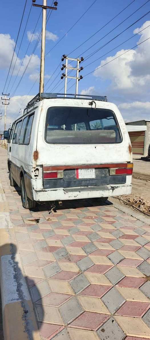 كيه بسته للبيع
موديل 93 بغداد الماني شعار بل تكمه 
غرامات مصفره هيئه مامسجله تريد تحويل تريد وكاله كير محرك اكسل كفاله شواصي واحد معمر سياره كامله عوزها بس مشط 
بم ونوزل جدد باتري جديد سلف حاويه 
.. مكاني بغداد منطقه الطارميه سعرها.. 17.. وبيها مجال بسيط ***********//***********خابرني وتدلل
