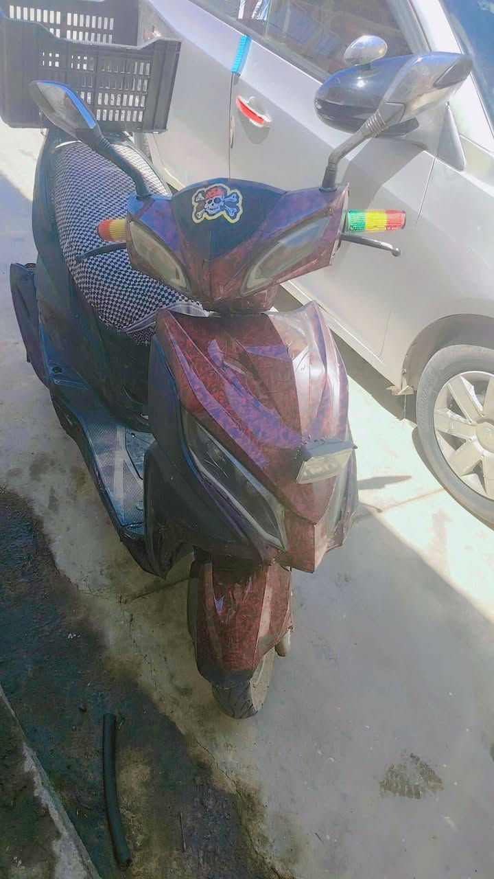 موطور بانزين اتوماتيك  سكنس ماكس  للبيع كلشي شقال بي لايت عالي ناصي اشاير  باتري جديد محرك نكره سلف  وهندر  تواير جدد صجمه بالبانزين اقتصادي السعر 450   الف وبي مجال وانطي معا قراض محرك  اضافيه دينمه وعقل وكويل وباتري__***********
