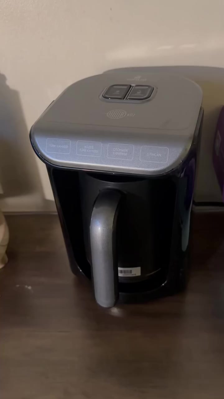 مكينة قهوة
يا جماعة الخير عندي هاي الماكينة ماركة كاراجا (Karaca) الأصلية موديل (Hatır Köz) المعروف. الماكينة نظيفة 
ملاحظة للأمانة:
الماكينة بيها زر "القهوة العادية" ميعلق، بس زر "قهوة الجمر" (Köz) شغال 100% ومابي أي نقص. وأصلاً هو هذا الموديل ميزته الأساسية بقهوة الجمر لأن طعمها أطيب بهواية وتستوي على كيفها.
يعني الماكينة شغالة وتكدر تسوي بيها أحلى قهوة يومية بدون أي مشكلة، بس تستخدم زر الجمر بمكان العادي.
 الحالة نظيفة جداً (مثل الصور).
قيملي سعر بليرضي لله


**إذا كنت صاحب هذا الإعلان وتريد حذفه لأي سبب، رجاءا أرسل رسالة إلى الدعم الفني**