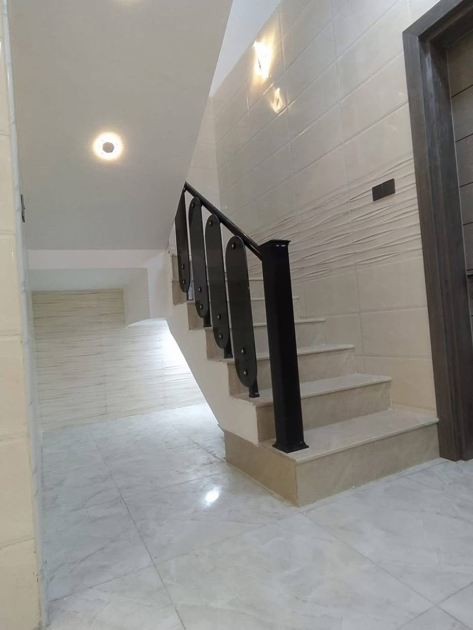 دار _للبيـــــع بناء حديث حله_نادر_الاولى حي الزيتون
المساحة 130 متر طابو زراعي سند25 

طابقين ثلاث غرف نوم وصاله وكليدور مطبخ وجمع صحيات  كراج سياره 

عرض الشارع 10متر تبليط مجاري كافة الخدمات 

للاستفسار الاتصال 

‭٠٧٧١ ٦٩٥ ٧٦٧٣‬
