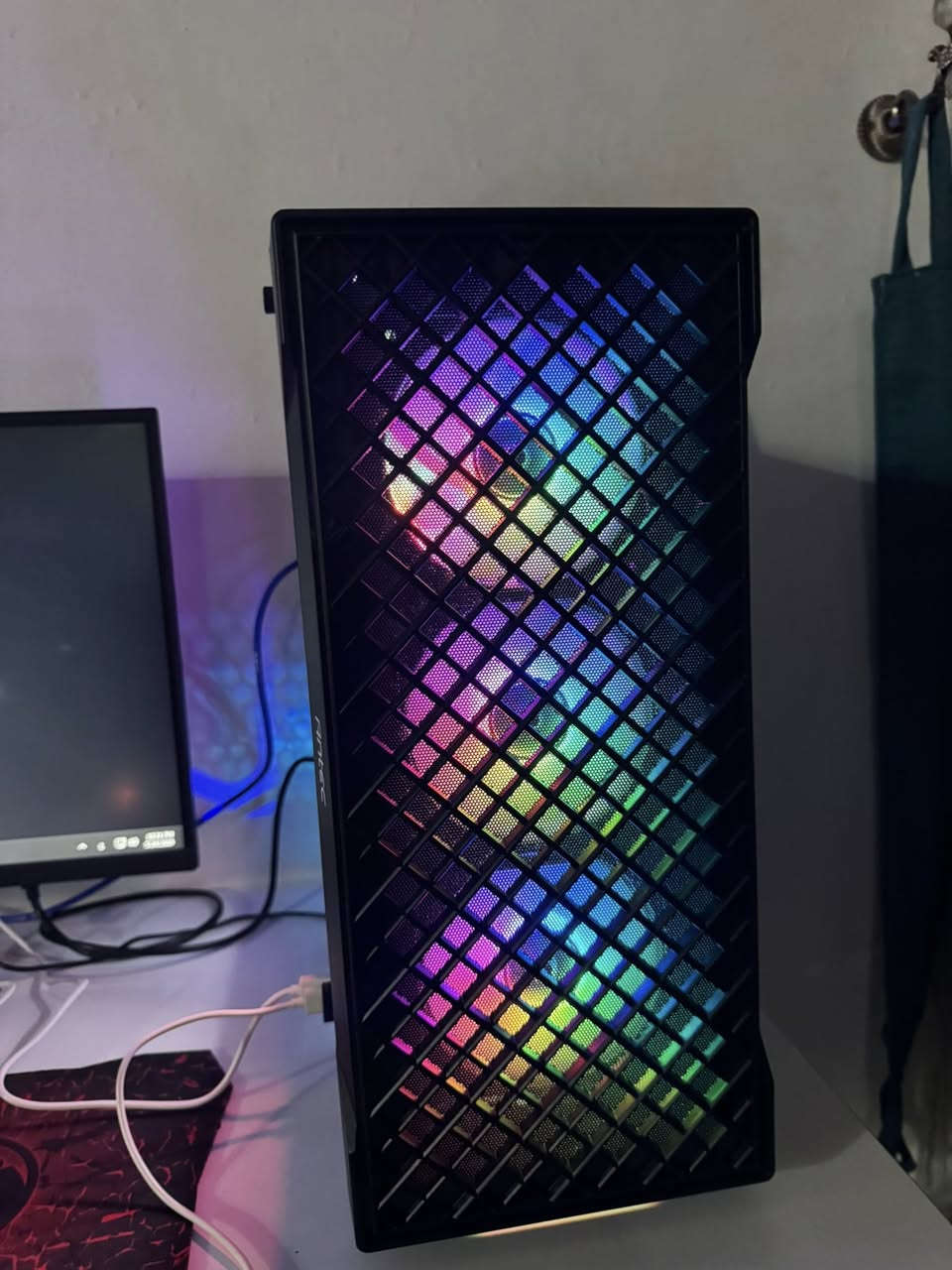 السلام عليكم 
هاي التجميعة للبيع 
  • المواصفات 
‏
‏• المعالج (CPU) :AMD Ryzen 5 5500
‏• .كرت الشاشة (GPU): NVIDIA RTX 5050 بسعة 8 جيجابايت من شركة GALAX
‏• اللوحة الأم (Motherboard): ASUS B450m.
‏• ذاكرة الوصول العشوائي (RAM): 16 جيجابايت بتردد 3200
‏• وحدة التخزين (SSD): M.2 بسعة 512 
‏ • مزود الطاقة (PSU): 650w
‏
‏⛔ اخوان التجميعة كل قطعها جديدة وكراتينها موجودة كاملة اشتريتها الثلاثاء الفاتت واستعمال خفيف وبيها ضمان سنه استبدال على القطع كلها  ووين متريد تفحص افحص 
‏مكاني السيدية 
‏السـعر 930 وبيها مجال وانطي وياها يوبي اس 1800 وكيبل نت من الراوتر للـ pc 
20m
 تواصل *********** واتساب‏
‏
‏
‏
