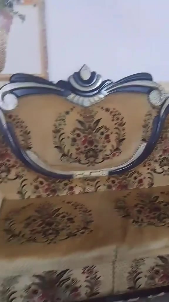 السلام عليكم 
تخم قنفات للبيع ٥ قطع الشراي يتصل ***********
