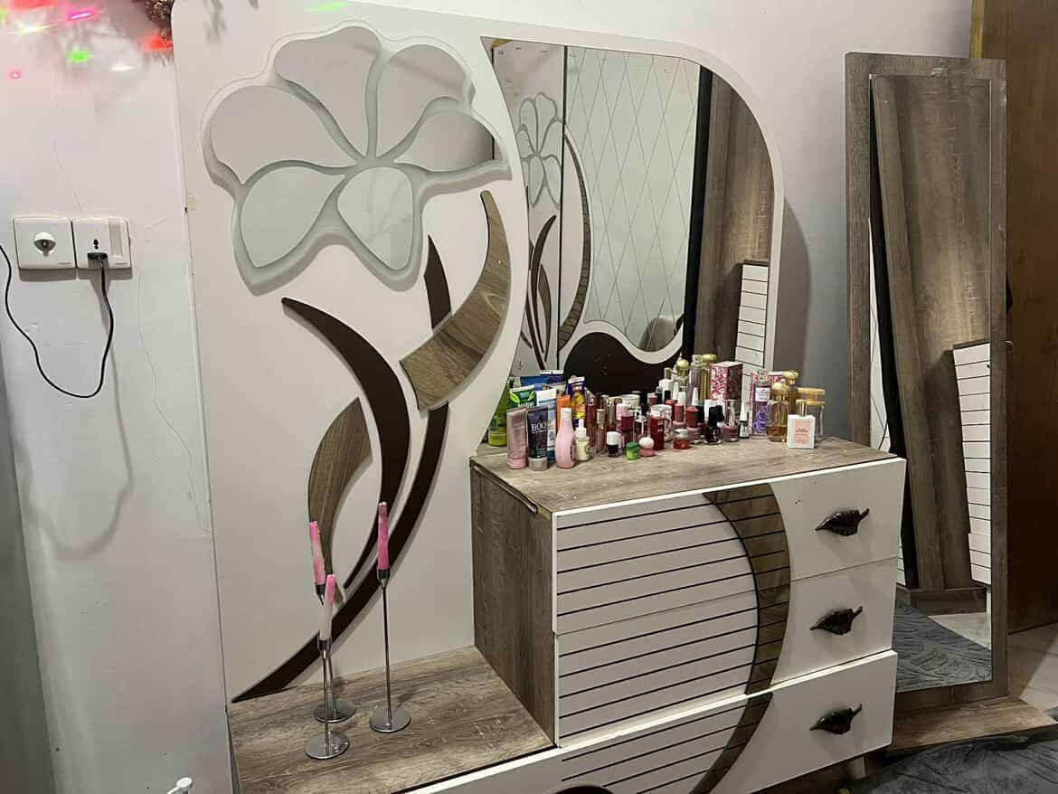 السلام عليكم مكلف بلنشر غرفة تركية نضيف للبيع ب٣٥٠ (‭٠٧٧٣ ٣٧٤ ٣٧٣١‬) رقم صاحبت الغرفه
