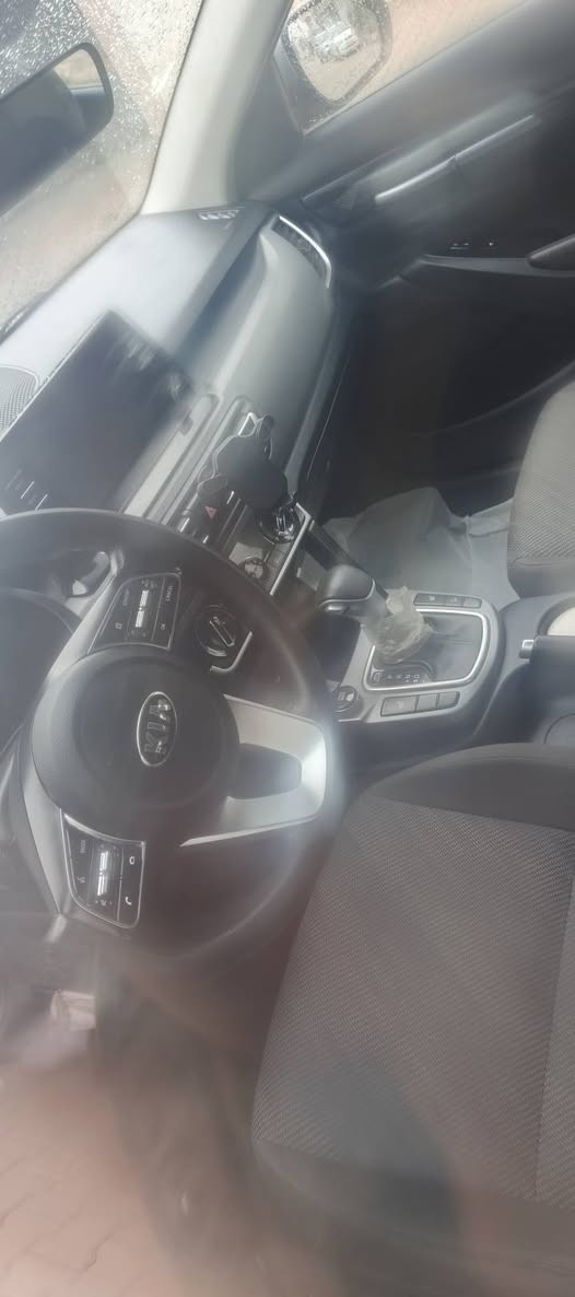 كيا سليتوز
2021
لون سلفر
محرك 20تنفس طبيعي 
رادار خلفي وجانبي 
شاشة 
كامرة 
ريتايدر 
مانع تزلج 
تدفئة كشنان 
اوتو ستارت ستوب 
يو اس بي 
وشاحن بلادي 
 وسيارة ماشي 57الف كيلو متر 
بيه قطعتين  صبخ  بدون دواخل 
سيارة على وضعية شركة 
نضيفة وجاهزة 
سيارة مال بيت
بيه بطاقة بنزين كركوك 

استفسار 
*********** كركوك, العراق
