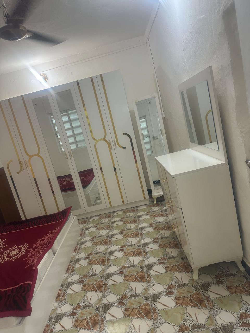 بيت للإيجار مؤثث اتصل على ***********
