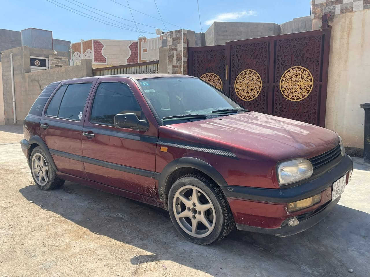 السلام عليكم كولف للبيع موديل 1993 رقم بغداد انكليزي باسمي سياره بيها جلح بل قماره وبيها سقفيه نازله من من الجنطه محرك 1800   قبل 3 اشهر بدلت من حجي ليث محرك وعقل والضفيره مرواح اربعه سلندر عاصفه  تايرات اماميه جديده نوعيه زينه شديتهن قبل شهر صدر خلفي وامامي هم مبدله  سياره حلوه ومرتبها على ايدي تبريد كملته يحتاج بس غاز تاخذها كامله بيها ملاحضات بسيطه تجي وشوف سياره بعينك سعرها 48 وبيها مجال بسيط ***********
